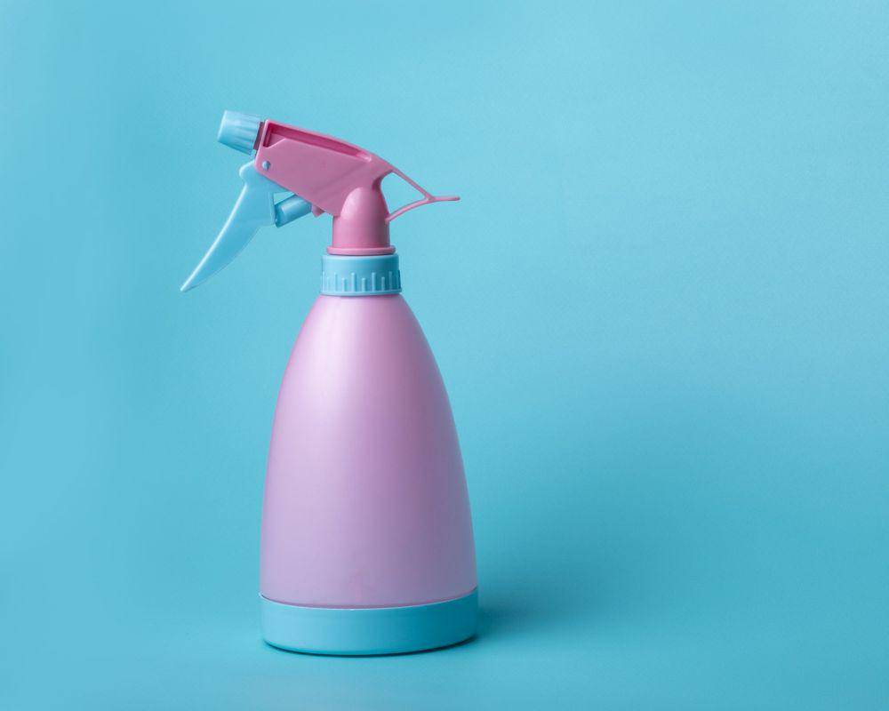 ilustrasi botol spray (unsplash.com/parth Shah)