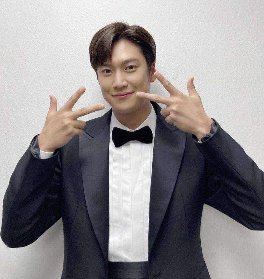Na In Woo (instagram.com/10042n00)