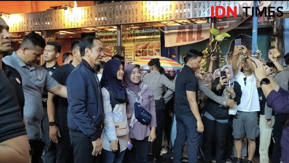 Presiden Jokowi menyapa warga Solo di penghujung tahun. (IDN Times/Larasati Rey)