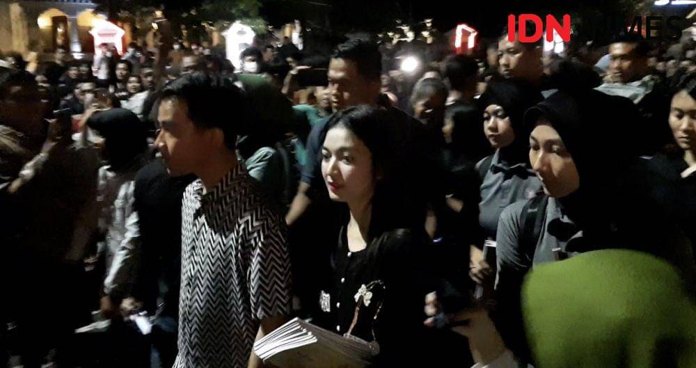 Gibran dan Selvi berkunjung ke acara Car Free Night. (IDN Times/Larasati Rey)