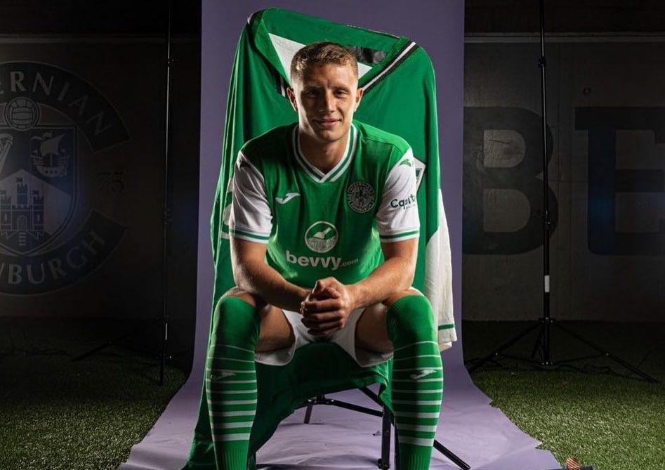 Will Fish saat resmi bergabung dengan Hibernian. (instagram.com/hibernianfootballclub)