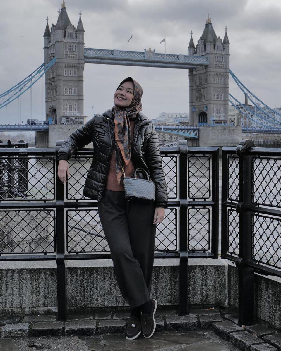 potret liburan Alya Rohali di London (instagram.com/arohali)