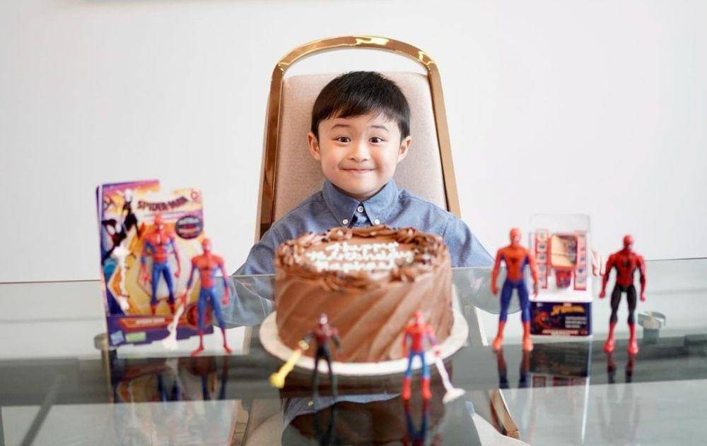 ulang tahun Raphael Moeis (instagram.com/sandradewi88)