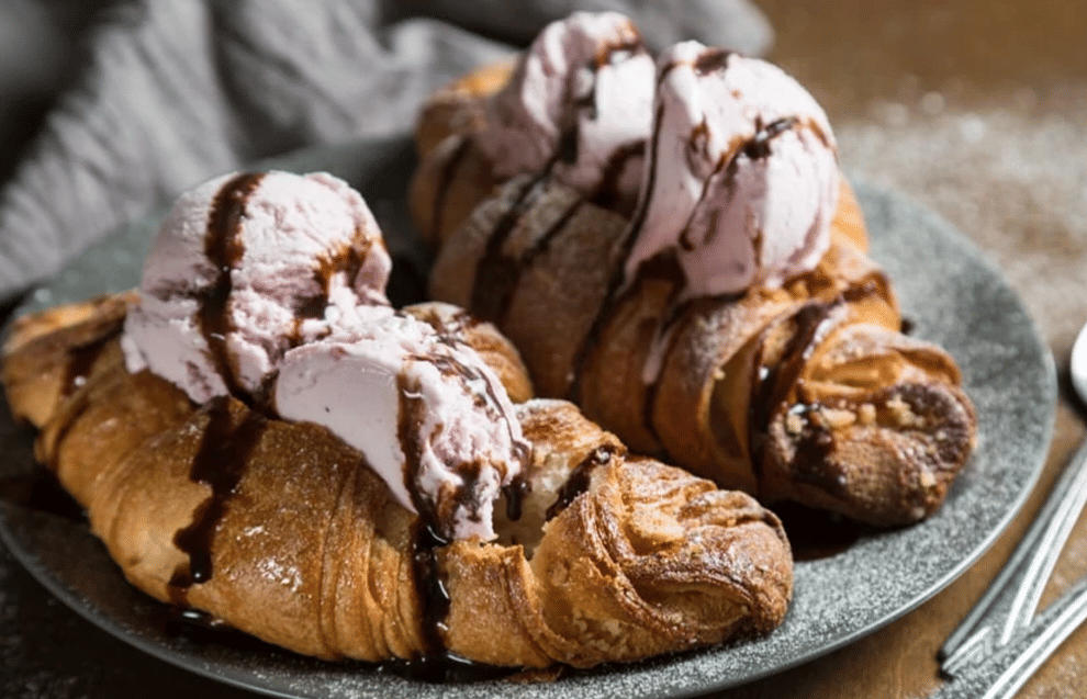 ilustrasi ice cream croissant