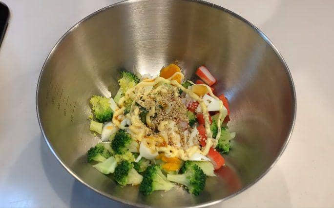 ilustrasi salad brokoli (YouTube.com/JAPANESE COOKING CHANNEL)