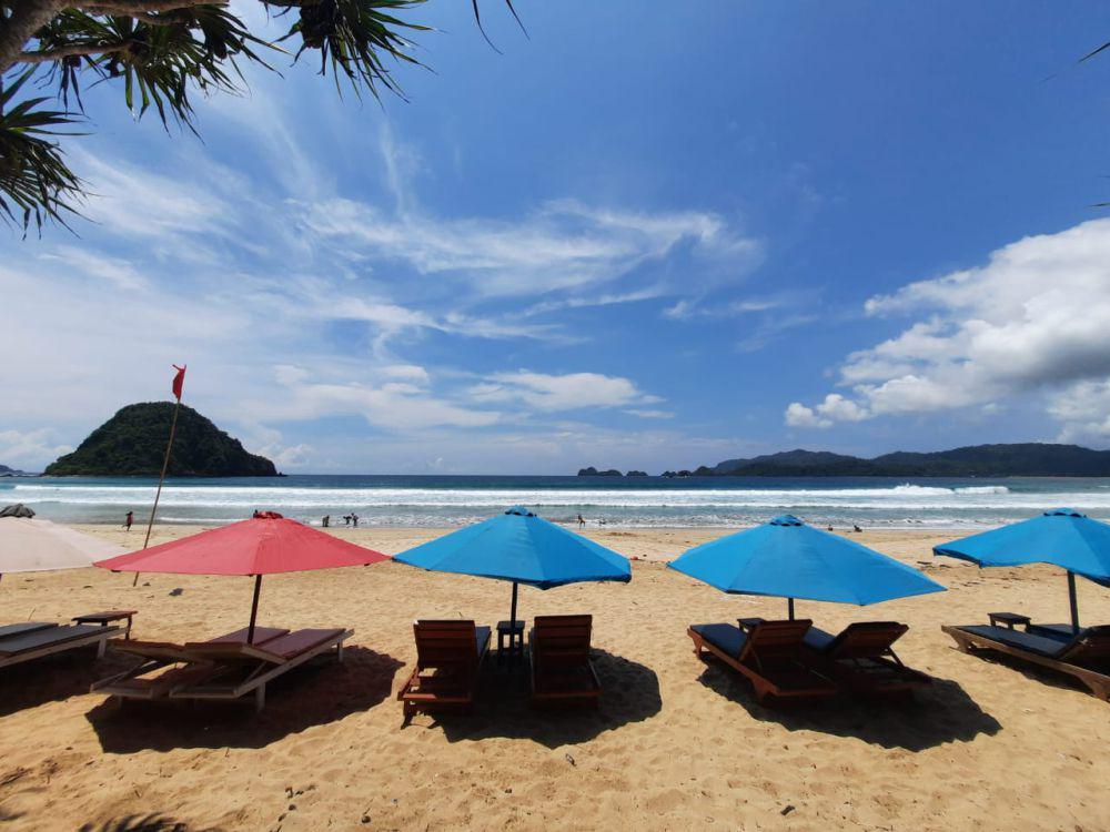 Pantai Pulau Merah (dok. pribadi/Fatma Roisatin Nadhiroh)