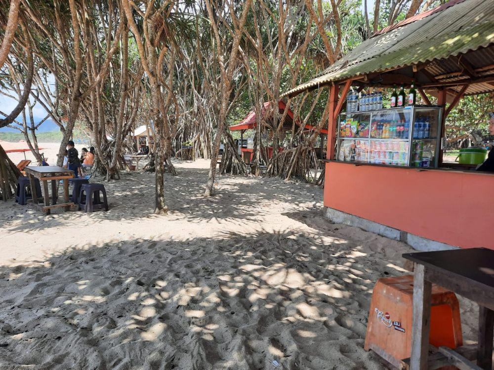 Pantai Pulau Merah (dok. pribadi/Fatma Roisatin Nadhiroh)