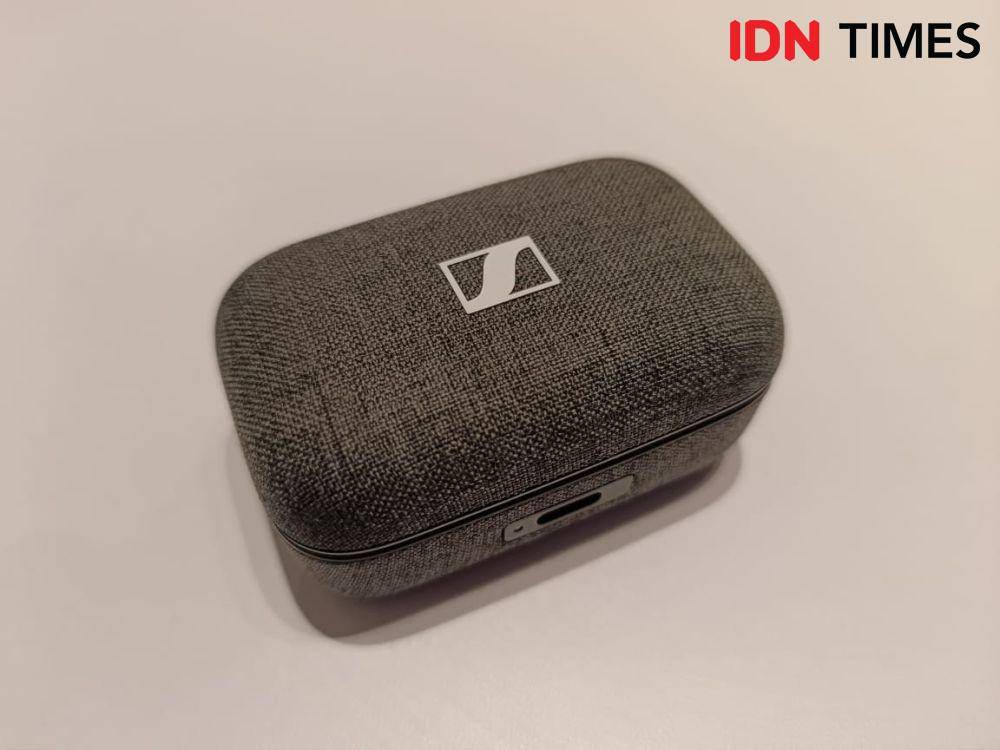 Sennheiser Momentum True Wireless 3 (IDN Times/Fatkhur Rozi)
