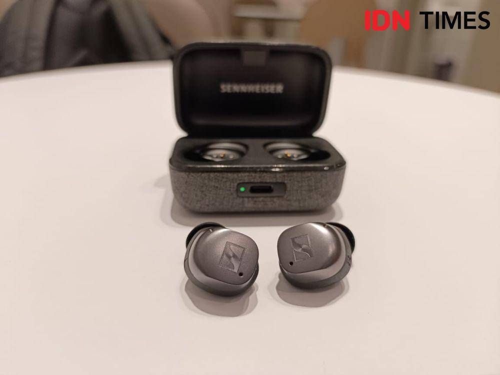 Sennheiser Momentum True Wireless 3 (IDN Times/Fatkhur Rozi)
