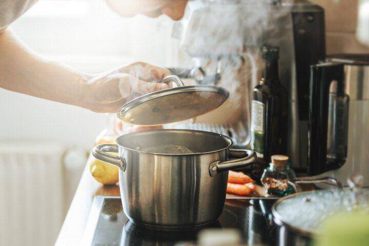ilustrasi memasak (freepik.com/valeria_aksakova)