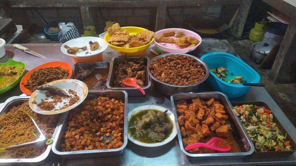 Warung Makan Sunda Ibu Heri (google.com/nataliafediunova)