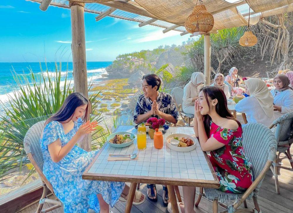 9 Info Segara by Inessya, Resto Estetik di Tepi Pantai Yogyakarta
