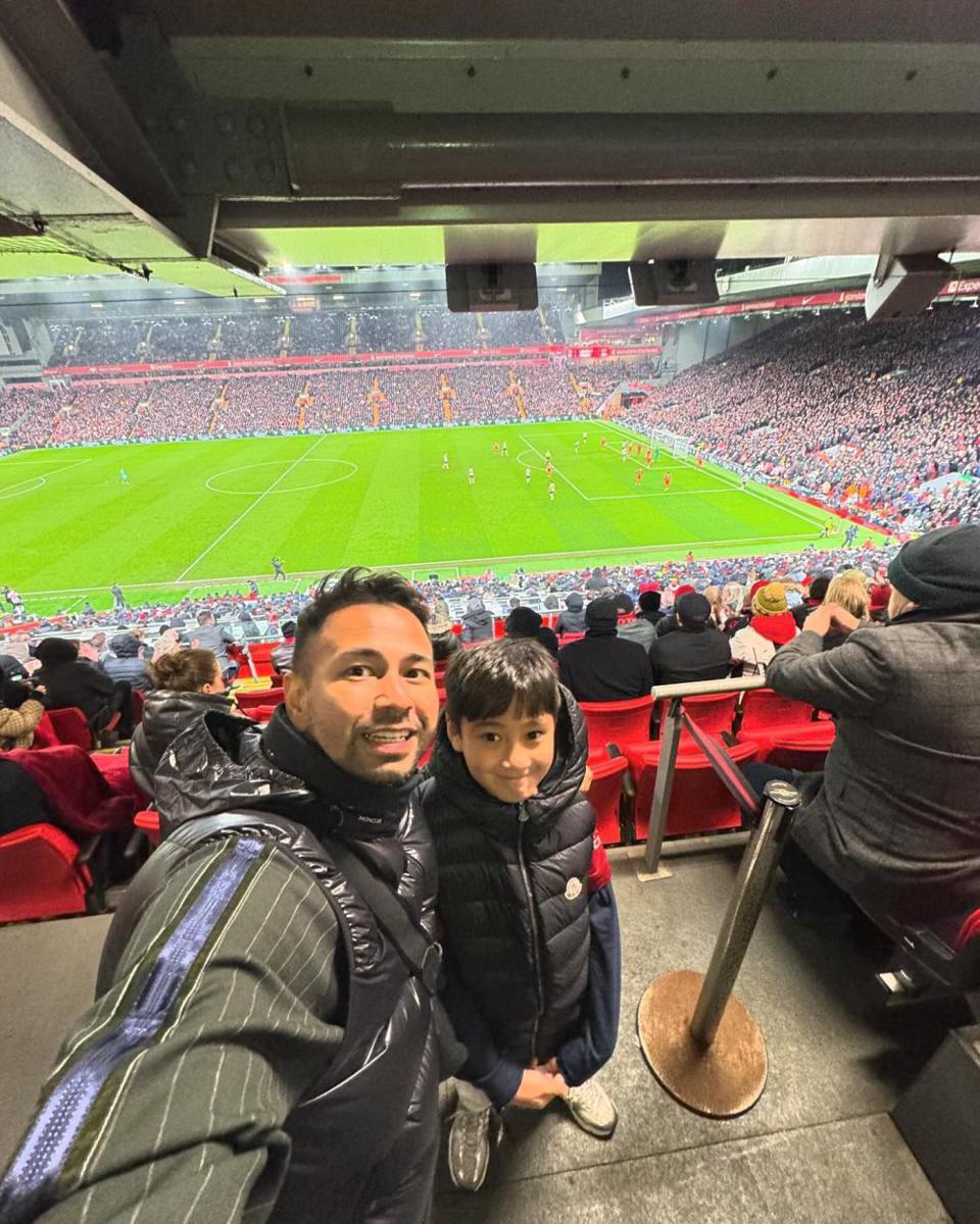 Raffi dan Rafathar nonton Liverpool (Instagram.com/raffinagita1717)