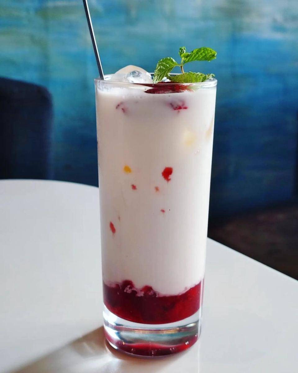 Korean Strawberry Milk (instagram.com/sri_nv)