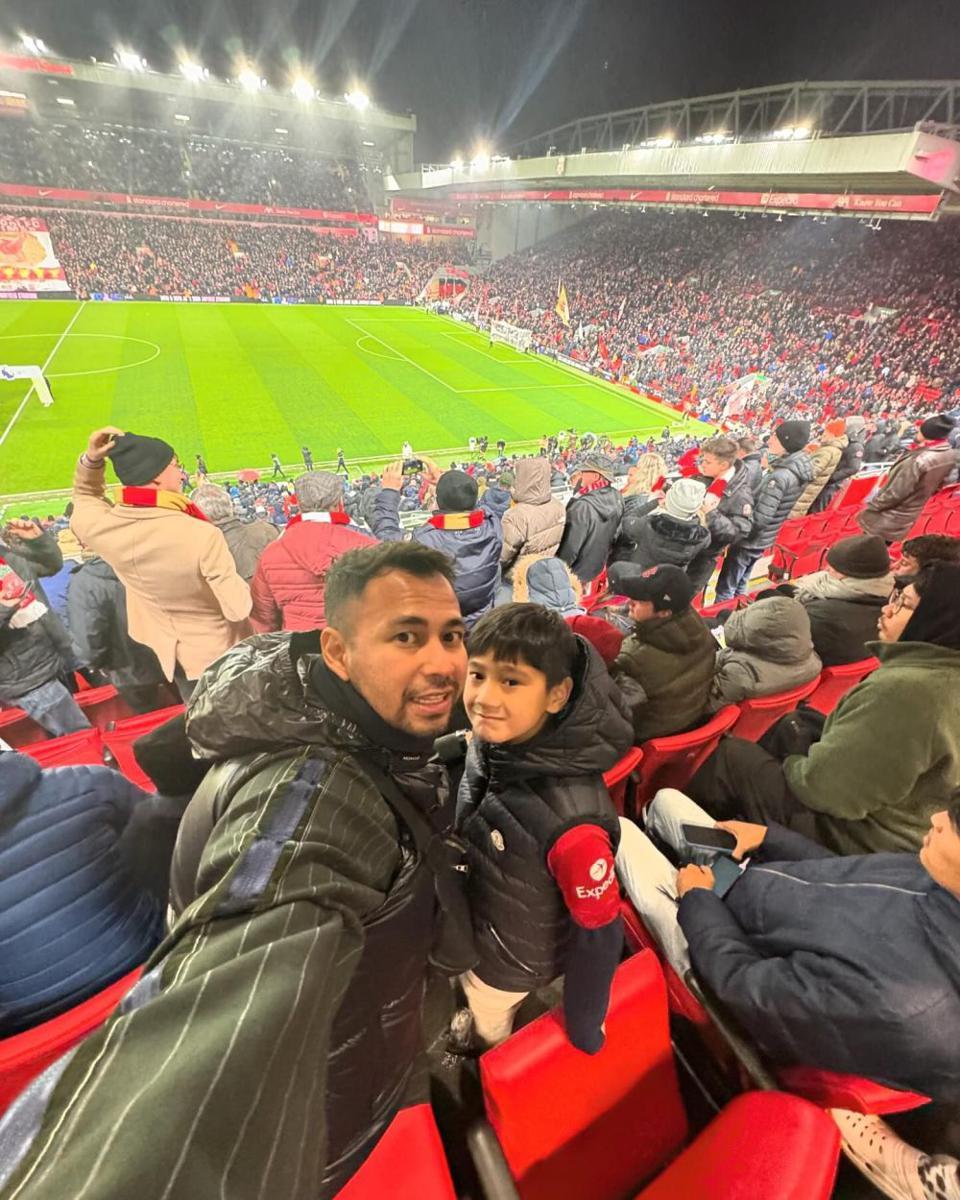 Raffi dan Rafathar nonton Liverpool (Instagram.com/raffinagita1717)