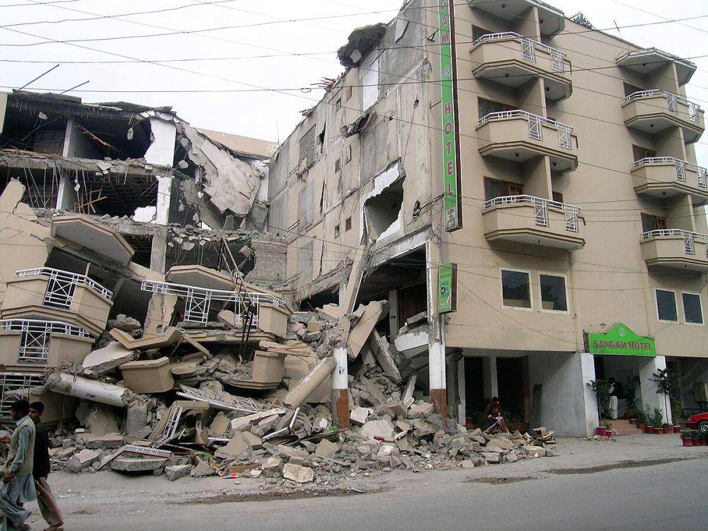 potret kerusakan gempa di Kashmir, Pakistan pada 2005 (commons.wikimedia.org/Gregory Takats/AusAID)