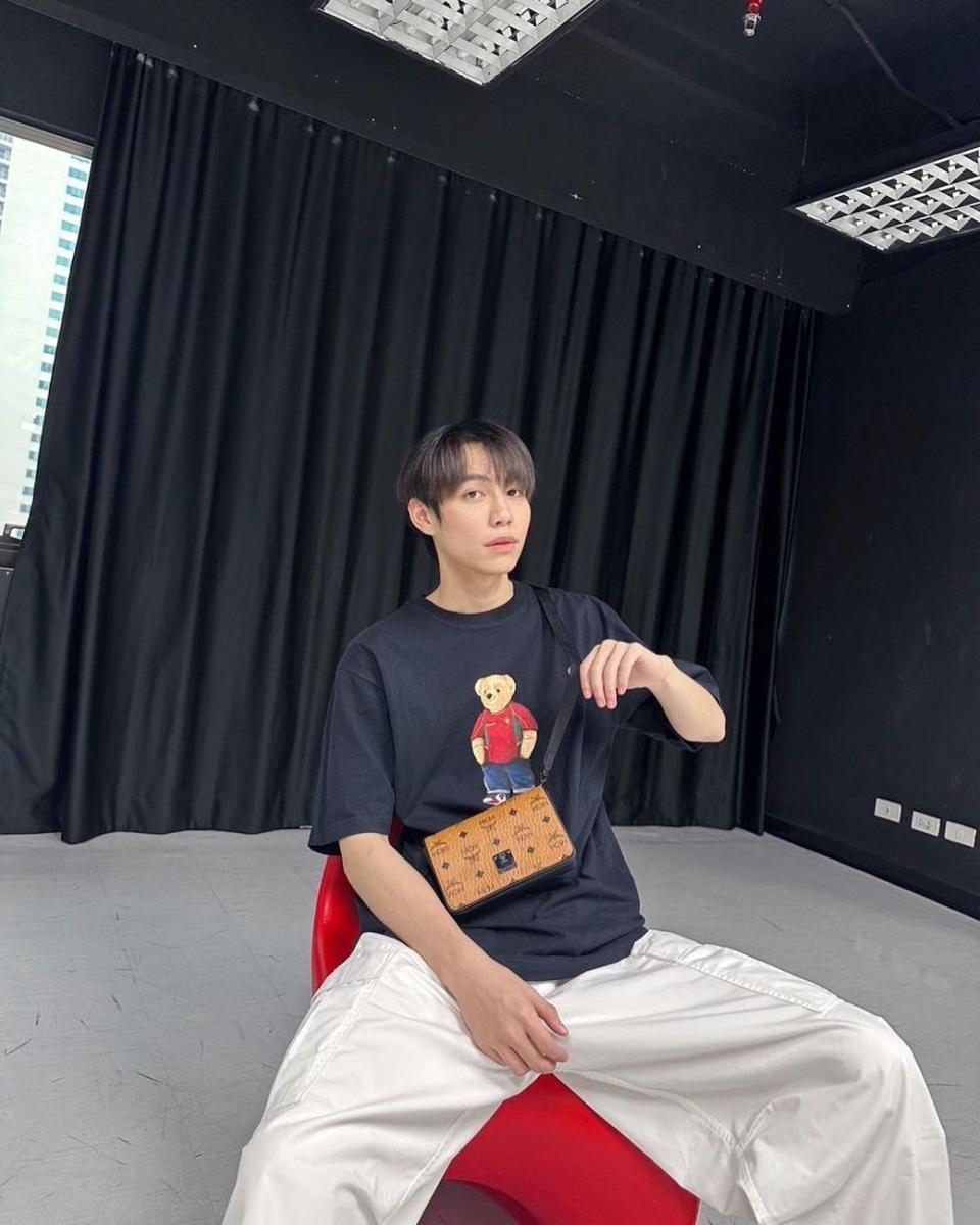 Ide OOTD celana kargo ala First Kanaphan (instagram.com/first.kp)