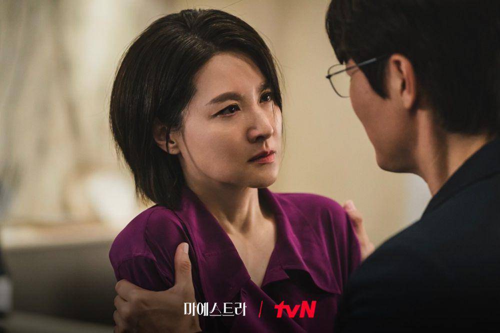 Lee Young Ae di Maestra: Strings of Truth (dok. tvN/Maestra: Strings of Truth)