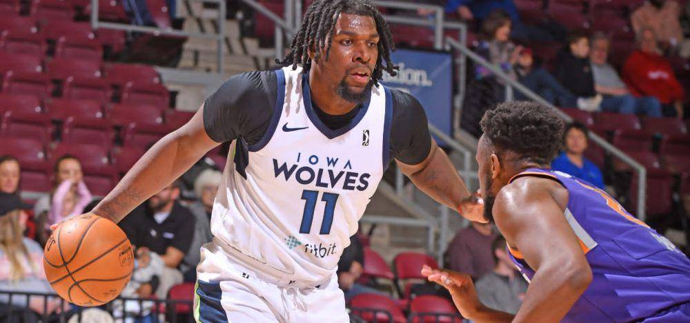 Naz Reid saat membela Iowa Wolves. (nba.com)