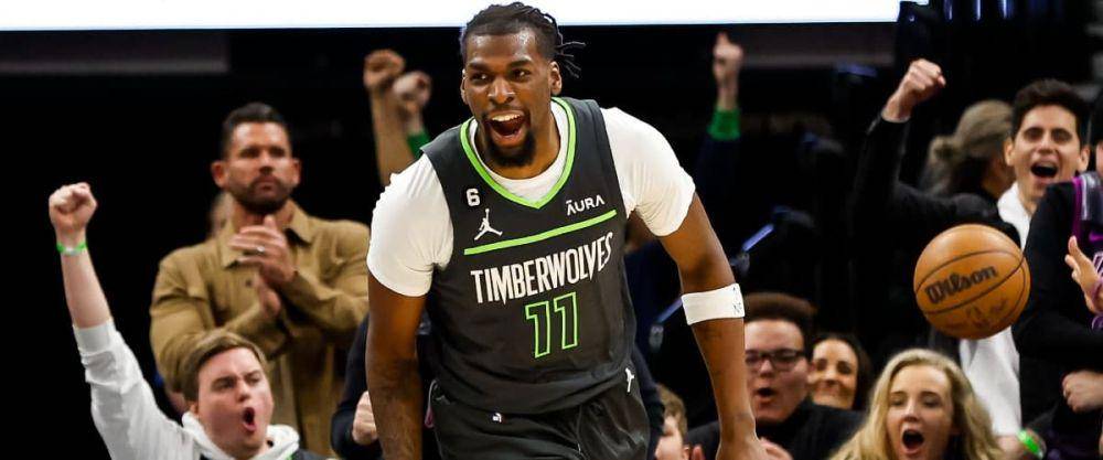 Naz Reid saat membela Minnesota Timberwolves. (nba.com)