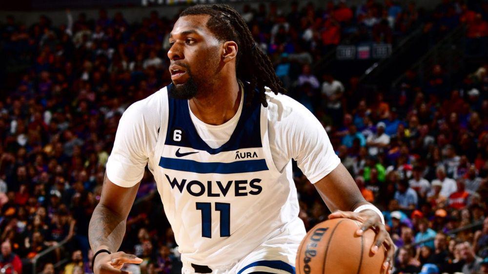 Naz Reid saat membela Minnesota Timberwolves. (nba.com)