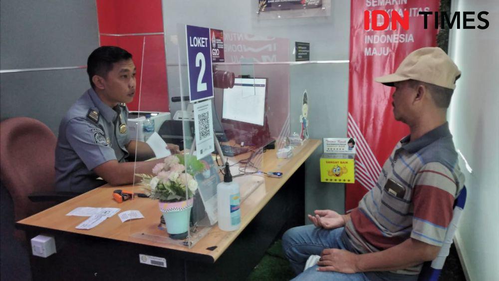 Pemohon paspor di Kantor Imigrasi Kelas II Non TPI Madiun meningkat. IDN Times/ Riyanto