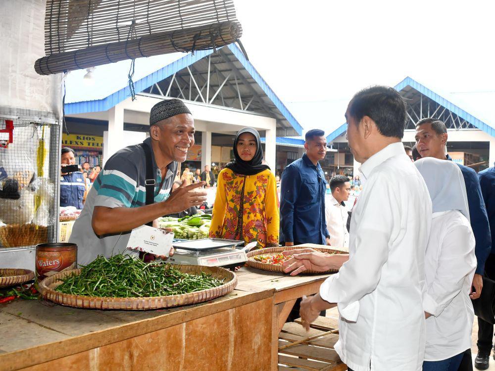 Jokowi Minta Cegah Kelangkaan BBM dan Gejolak Harga Pangan