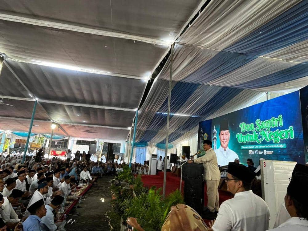 Prabowo Dinobatkan Sahabat Santri saat di Ponpes Genggong