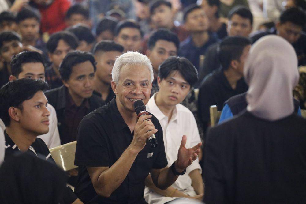 Ganjar Pranowo bertemu dengan sejumlah pemuda di Jepara, Jawa Tengah, pada Selasa (2/1/2024) (IDN Times/Istimewa)