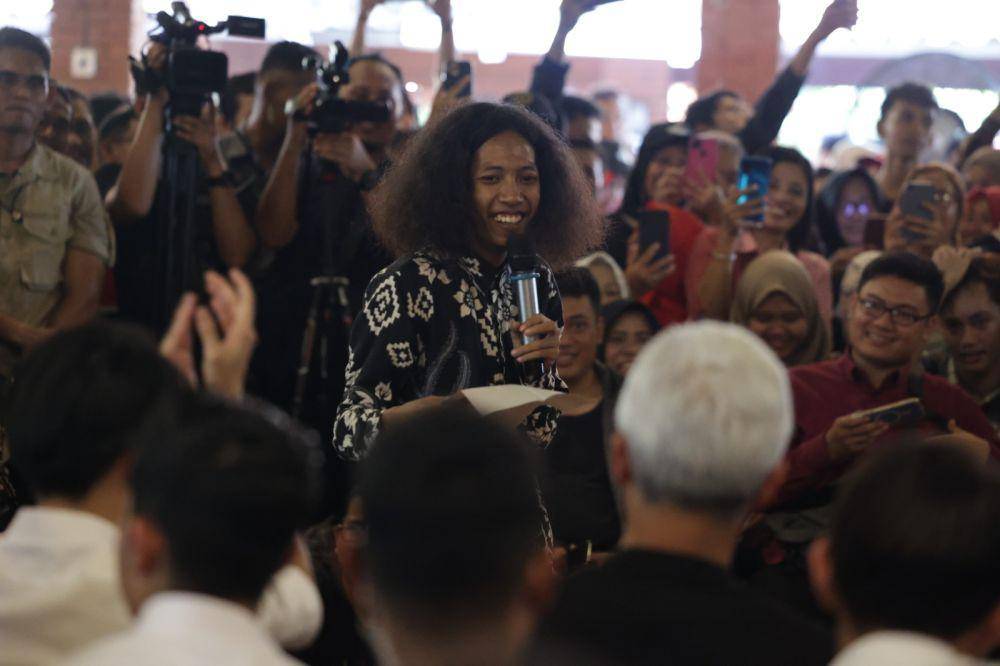 Ganjar Pranowo bertemu dengan sejumlah pemuda di Jepara, Jawa Tengah, pada Selasa (2/1/2024) (IDN Times/Istimewa)