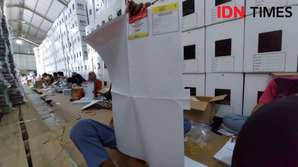 Robek dan Berlubang, 10 Ribu Surat Suara Pemilu 2024 di Lampung Rusak
