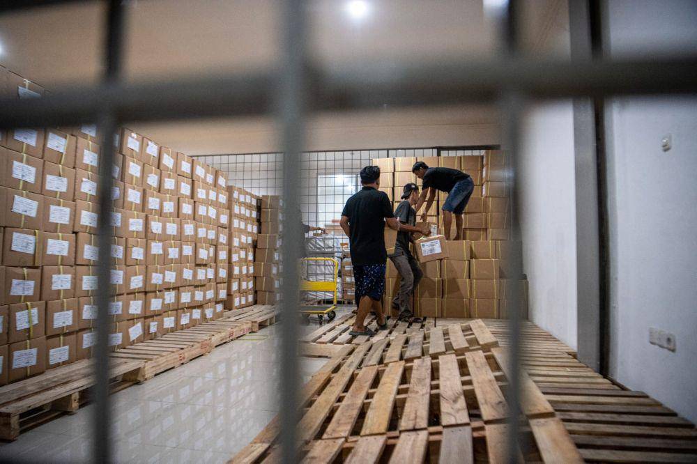 Penerimaan Kotak suara digudang milik KPU Palembang. ANTARA FOT/Nova Wahyudi