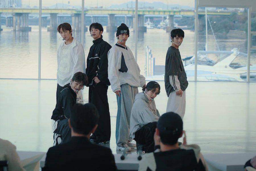 Jihoon bersama member TWS (YouTube.com/TWSPLEDIS)