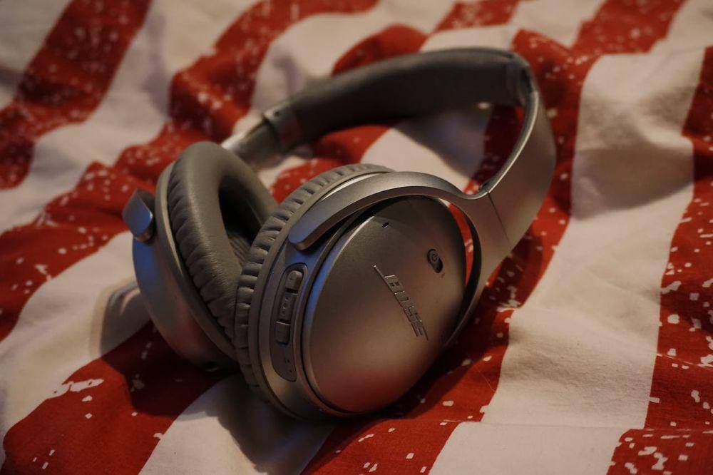 sebuah headphone (pexels.com/Justus)