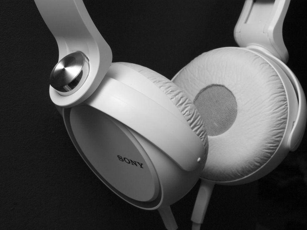 sebuah headphone (pexels.com/Pixabay)