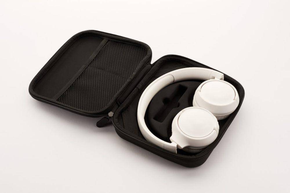 headphone yang disimpan (pexels.com/Sound On)
