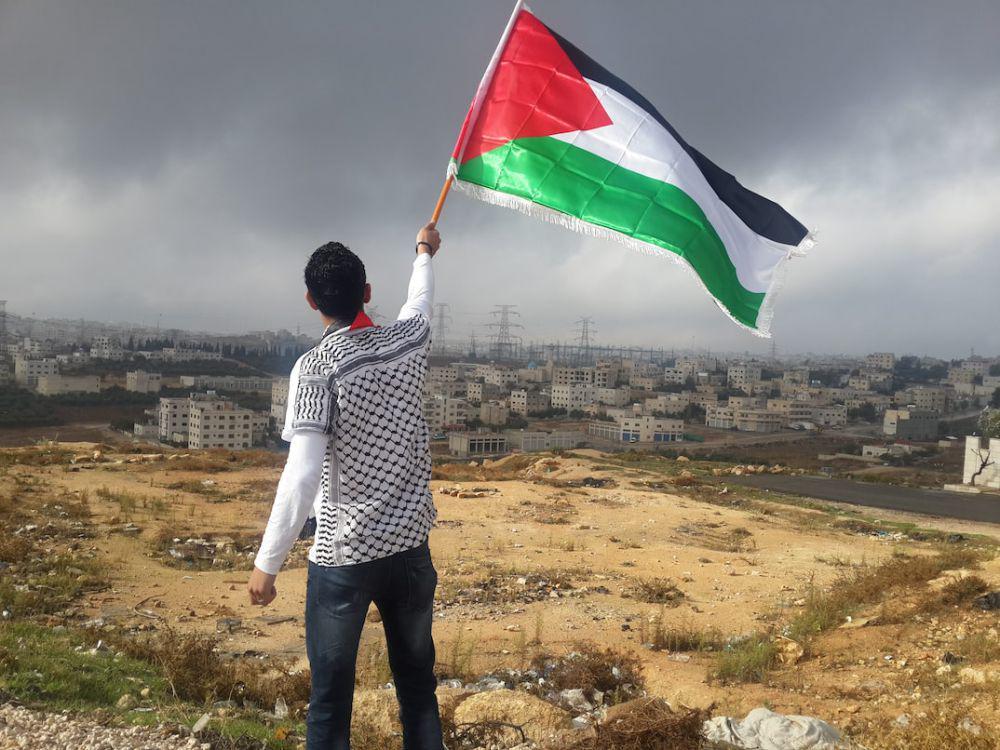 Bendera Palestina. (Unsplash.com/Ahmed Abu Hameeda)