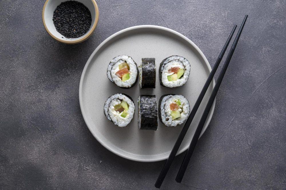 ilustrasi resep sushi rolls (vecteezy.com/Inga Erhan)