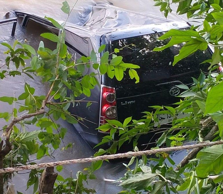 Mobil Xenia Berisi 10 Penumpang Tercebur ke Sungai Komering