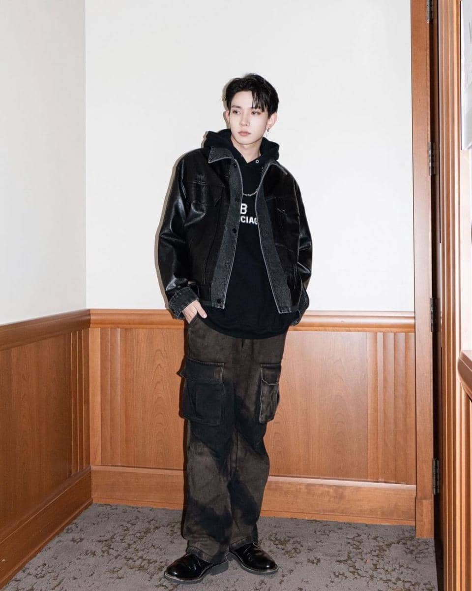 atasan hitam ala Heeseung ENHYPEN (instagram.com/enhypen)