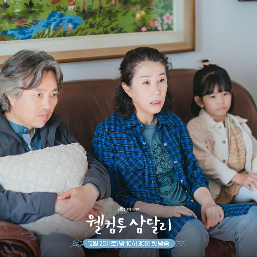 Cha Ha Yul (Kim Do Eun), Ko Mi Ja (Kim Mi Kyung), dan Cho Pan Sik (Seo Hyun Chul) di drakor Welcome to Samdalri (Dok. JTBC Drama/Welcome to Samdalri)