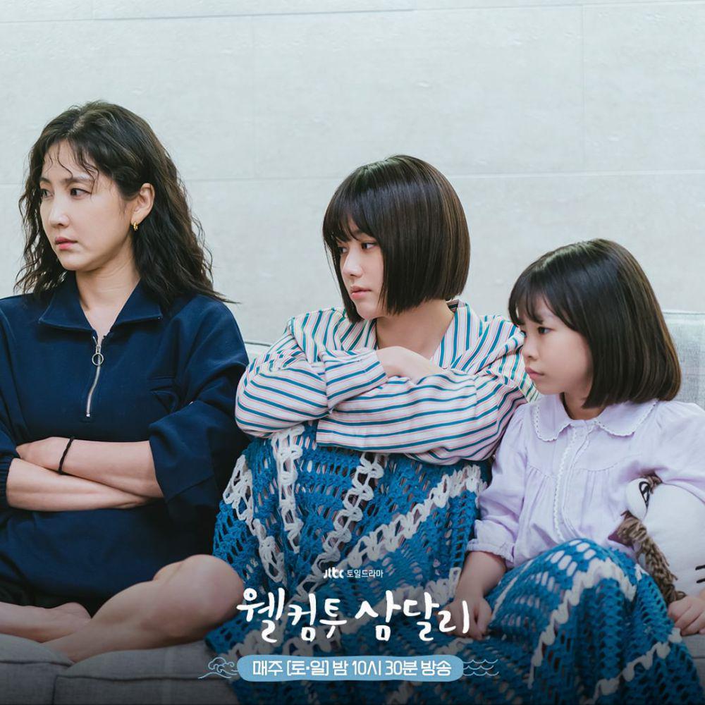 Cha Ha Yul (Kim Do Eun), Cho Hae Dal (Kang Mi Na), dan Cho Jin Dal (Shin Dong Mi) di drakor Welcome to Samdalri (Dok. JTBC Drama/Welcome to Samdalri)