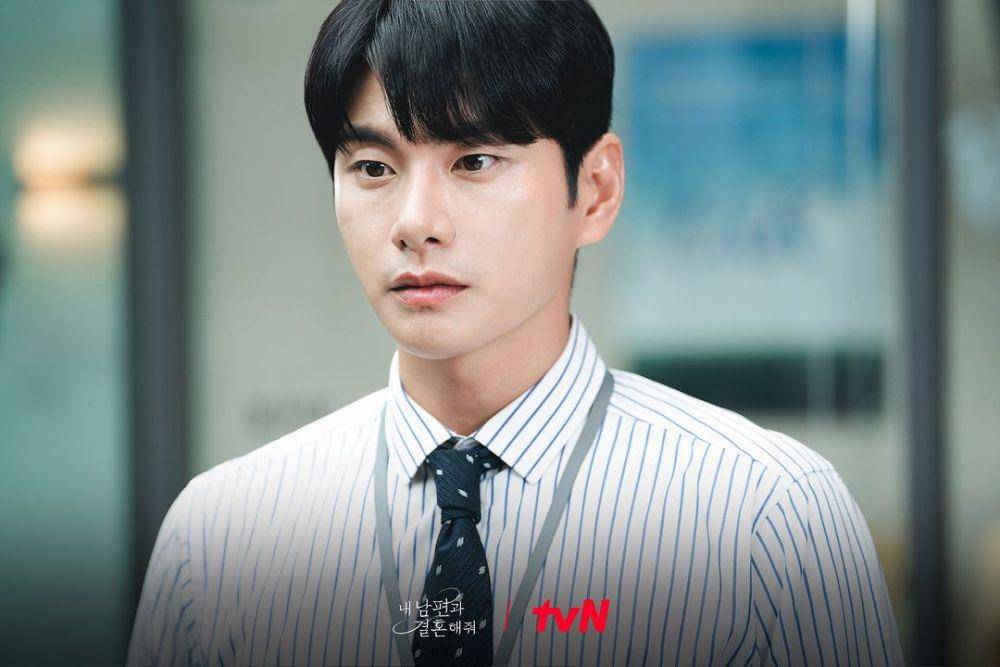Lee Yi Kyung di drama Marry My Husband (instagram.com/tvn_drama)