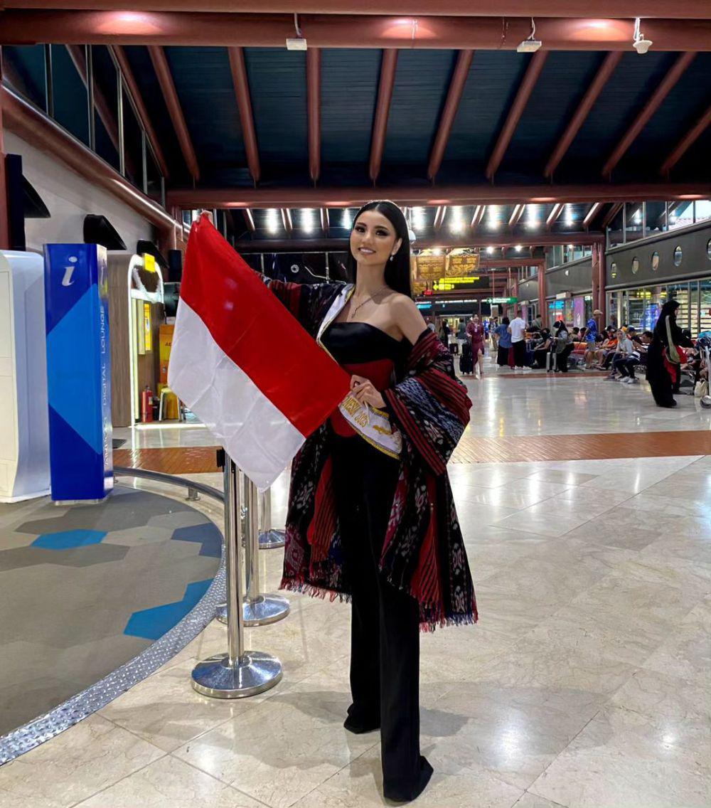 Potret Keberangkatan Cynthia Kurniawan ke Ajang Miss Global 2023 (Instagram.com/mahakaryadutapesonaindonesia)