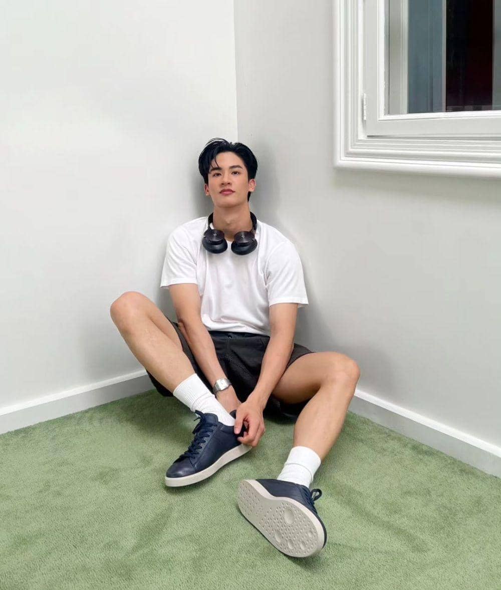 Inspirasi outfit short pants ala Tay Tawan (instagram.com/tawan_v)