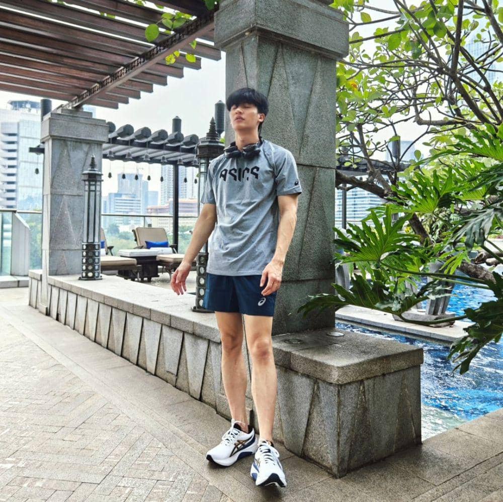 Inspirasi outfit short pants ala Tay Tawan (instagram.com/tawan_v)