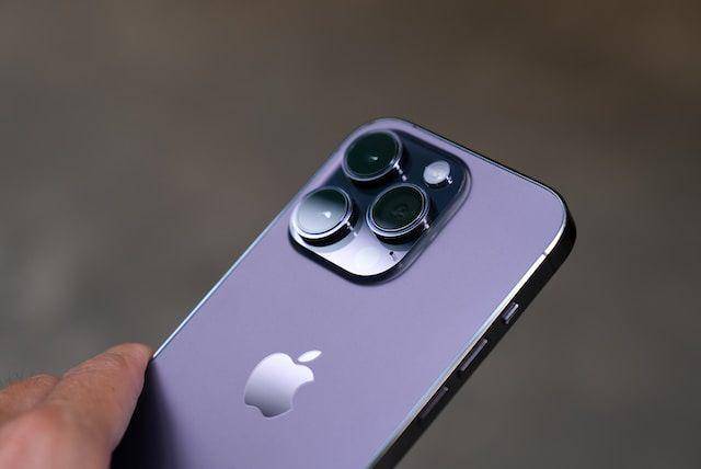bodi belakang iPhone 14 (unsplash.com/@quangthai_itshop)