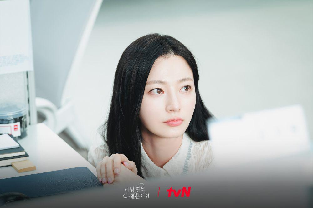 potret Song Ha Yoon di drakor Marry My Husband (instagram.com/tvn_drama)