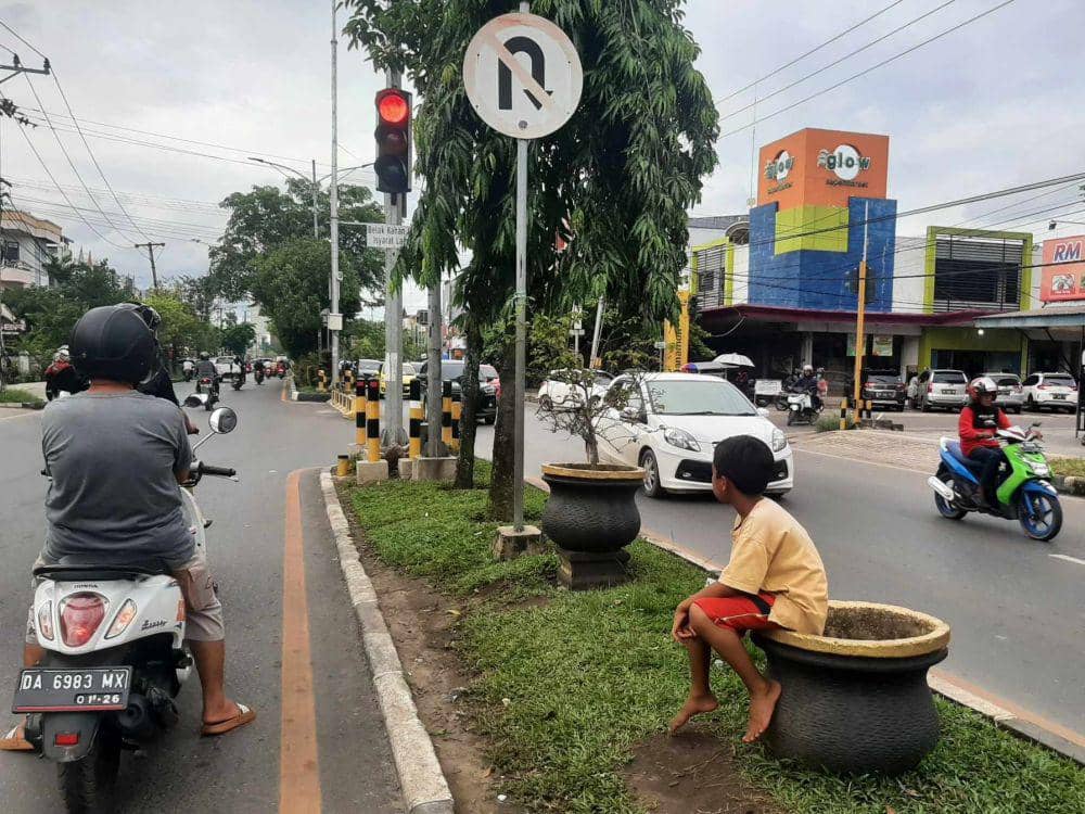 Aktivitas anak jalanan di Banjarmasin kerap menggangu ketertiban umum.