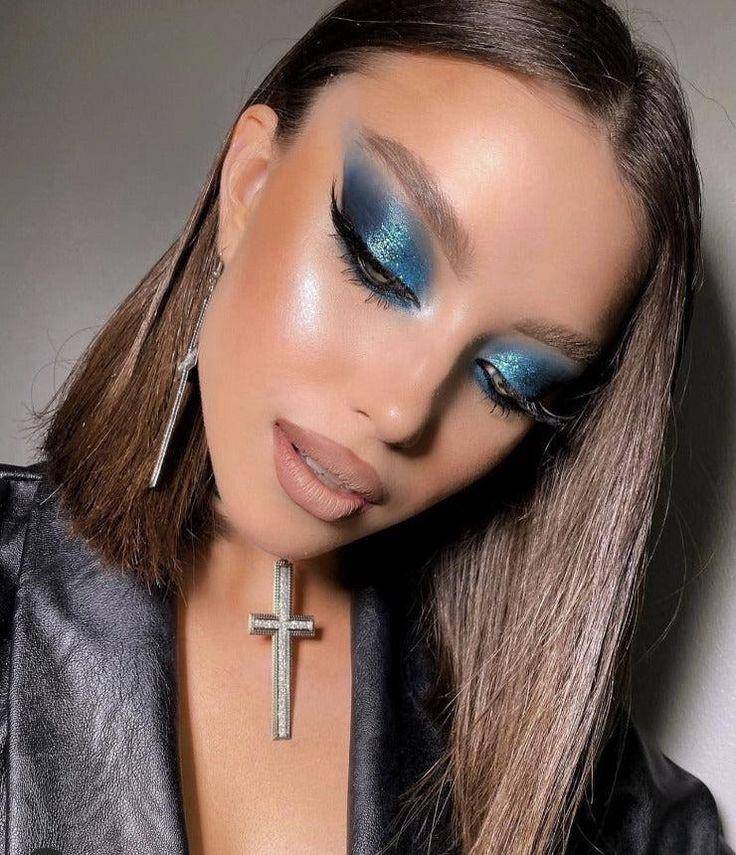 Tren makeup aquamarine. (pinterest.com/today/best/biru-yang-cantik)